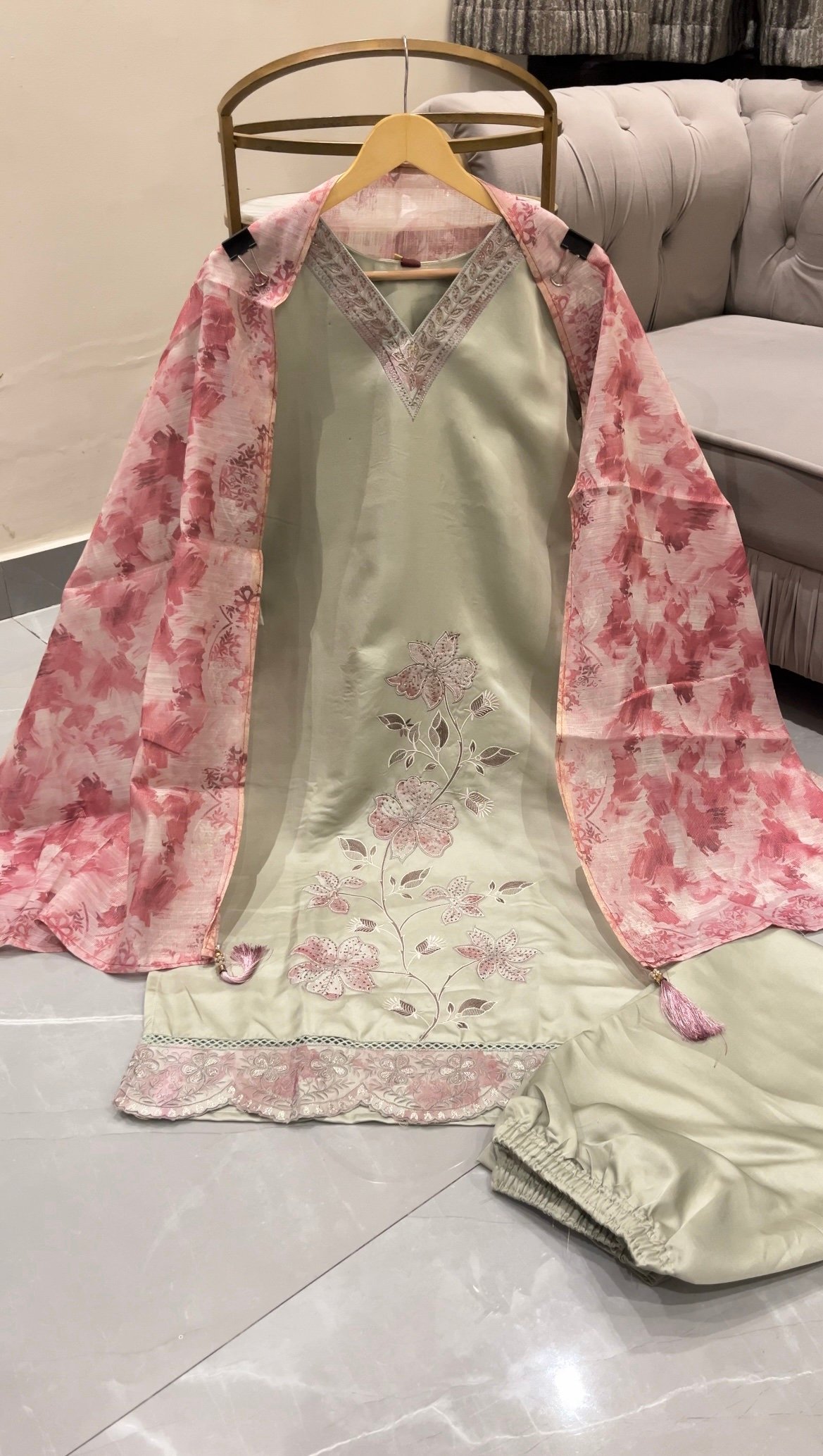 Pastel Green Suit Set with Pink Organza Dupatta - Image 2